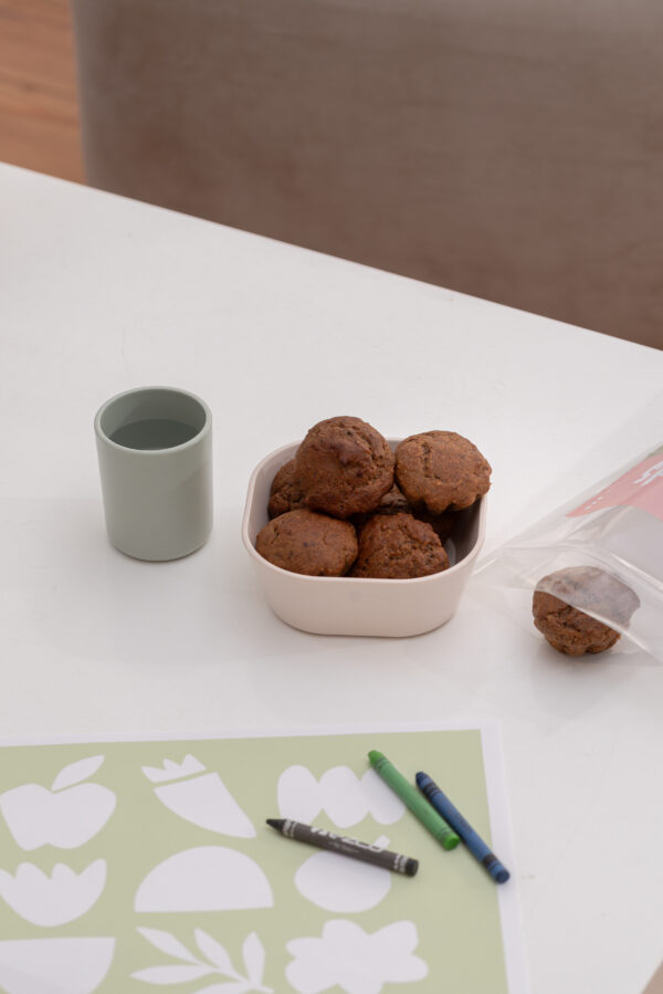 Mini muffins de naranja, banana y algarroba